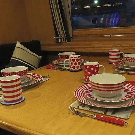 Hotel Houseboat Sheffield