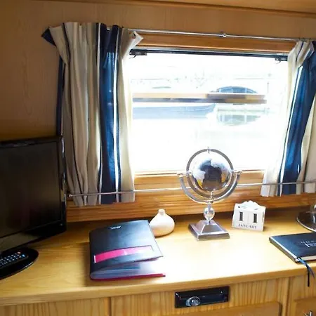 Hotel Houseboat 3*