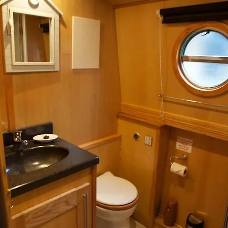 Houseboat Hotel Sheffield