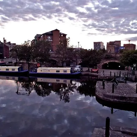 Houseboat Sheffield