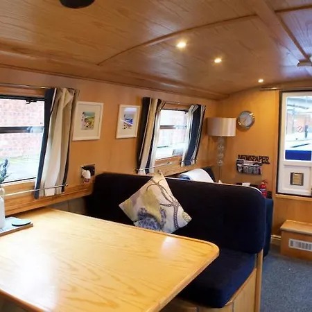 Houseboat Hotel