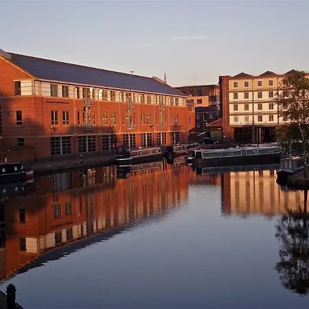 Houseboat Hotel 3*